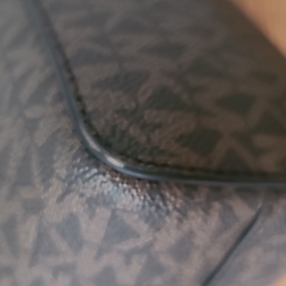 MICHAEL Michael Kors Dome Shaped Crossbody - Picture 5 of 9